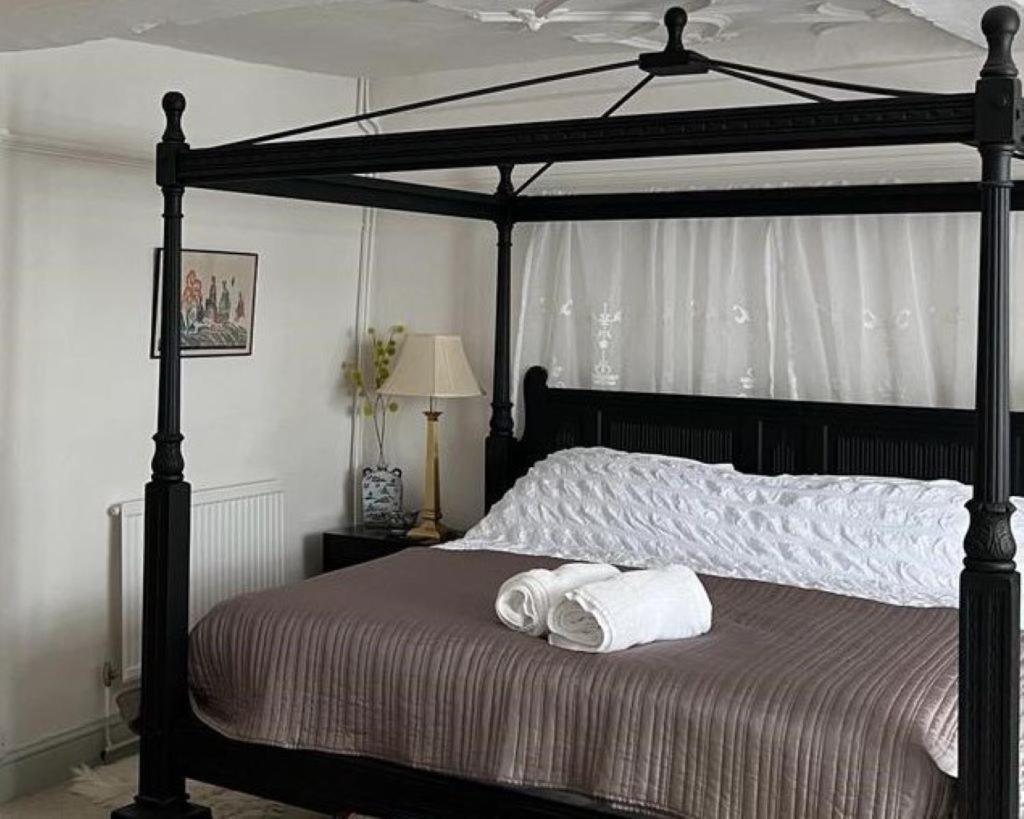 The Totnes Guest House. Upstairs At Zappa'S Dış mekan fotoğraf